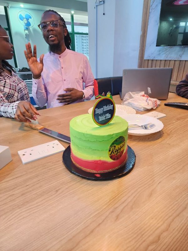 One love, one cake.